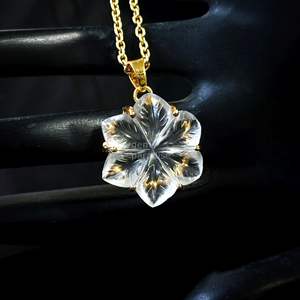 Collar con colgante de flor de cuarzo cristalino AAA para mujer, colgante de piedra preciosa de cuarzo cristalino tallado a mano, venta al por mayor de moda - Product Image 5