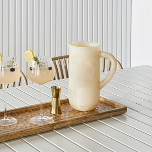 Carafe en résine écologique au design unique avec effet marbre, faite à la main, carafe décorative moderne - Product Image 1