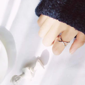 แหวนเงินแท้ 925 ดีไซน์ไขว้แบบปรับได้ สไตล์มินิมอล เหมาะสำหรับผู้หญิง ใช้ได้ทุกวัน ของขวัญวันเกิด ของขวัญเพื่อนเจ้าสาว ขายดี - Product Image 6