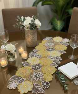 Chemin de table floral perlé fait main |   Décoration de salle à manger 13x36 pouces - Product Image 2