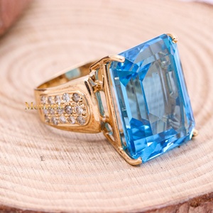 Anillo de declaración de banda ancha con pavé de diamantes, topacio azul y esmeralda natural en oro amarillo macizo de 14K al por mayor, joyería fina Memoria Jewels - Product Image 6