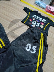 Ensemble deux pièces pour homme : T-shirt personnalisé imprimé avec patch et pantalon en nylon évasé, style survêtement d'été - Product Image 2