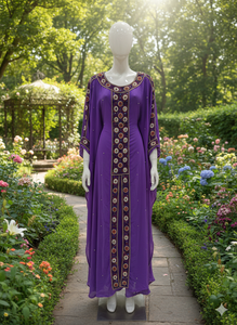 Élégante Abaya Kaftan Violette Royale avec Bordures Brodées Traditionnelles et Accents de Bijoux - Robe de Soirée Longue et Fluide - Product Image 2