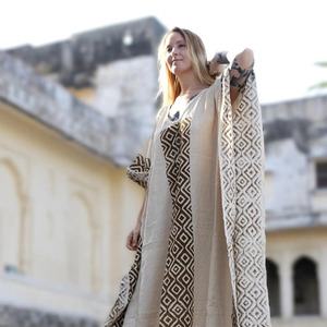 Robe Kaftan en Coton Imprimée à la Main, Longue Maxi Bohème, Tenue de Plage Estivale, Vêtement de Détente, Robe de Vacances Ethnique à Col en V et Coupe Ample - Product Image 1