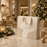 Maßgefertigte Creme-Matte Papiertüte mit Goldblatt-Verzierung Champagner-Satinband-Griffe Weihnachtsgeschenktüte OEM ODM FSC
