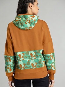 Sudadera con Capucha para Mujer, Diseño Color Block con Estampado de Camuflaje, Manga Larga, Corte Regular, Tejido de Algodón, Ropa Casual de Otoño - Product Image 5