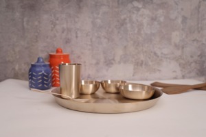 Service de table artisanal en laiton avec verres, bols et cuillères – Vaisselle traditionnelle pour restaurant et mariage - Product Image 2
