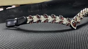 Cabezada de cuero de vaca premium para caballo, con cristales marrones en forma de V, cosida a mano, costuras de alta resistencia, personalizable, de cambio rápido - Product Image 6
