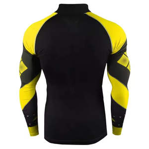 Camisetas de Gimnasio de Compresión con Diseño OEM, Transpirables, Ecológicas, de Spandex/Poliéster, Camisetas Cortas de Surf, Rashguard de MMA, Personalizadas con Estampado para Hombre - Product Image 3