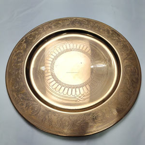 Grand plateau de service en cuivre plaqué avec motif de rose gravé – Plateau décoratif en métal à motif floral élégant pour le service du thé, la restauration de mariage - Product Image 3