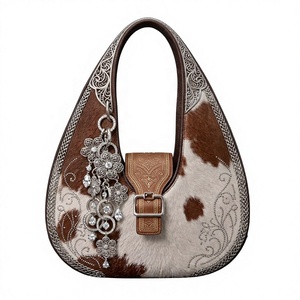 Bolso de hombro de cuero genuino estilo rock con detalle de cadena y borla para mujer - Product Image 5
