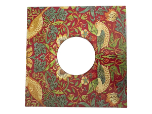 กล่องใส่กระดาษทิชชูไม้ลาย Strawberry Thief โดย blossom craft india - Product Image 3