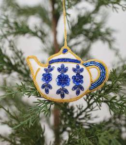 Adorno Colgante Hecho a Mano con Cuentas y Diseño Floral Azul para Decoración del Hogar - Product Image 1