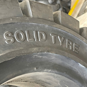 ยางรถยกแบบตัน รุ่น KUMA KF503 สีดำ สำหรับตู้คอนเทนเนอร์ขนาด 20 ฟุต ท่าเรือโฮจิมินห์ คุณภาพสูง มาตรฐานส่งออก ผลิตในเวียดนาม ระยะเวลาจัดส่ง 35-40 วัน - Product Image 5