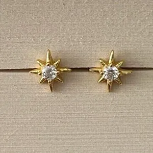 Pendientes de Estrella para Mujer con Diamantes Naturales Redondos de 0.50Ct, Oro Amarillo de 14K, Estilo Minimalista para Uso Diario - Product Image 1