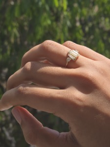 Anillo de Diamantes de Oro Amarillo de 14K y 18K con Diamantes Cultivados en Laboratorio, Corte Baguette, Tres Piedras, para Mujer, Joyería Moderna para Novia, Elegante - Product Image 1