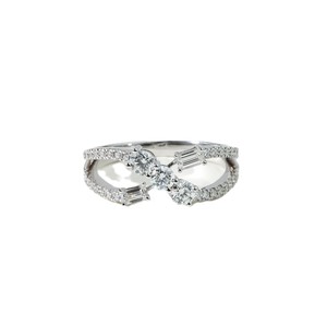 Bague de mariage minimaliste torsadée en or massif 10K 14K 18K avec émeraude et diamant de laboratoire taille ronde, clarté DEF VS VVS, et moissanite - Product Image 2