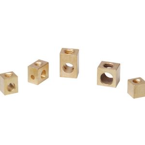 Connecteurs et bornes électriques en laiton haute conductivité pour la distribution d'énergie industrielle et la maintenance des panneaux - Product Image 1