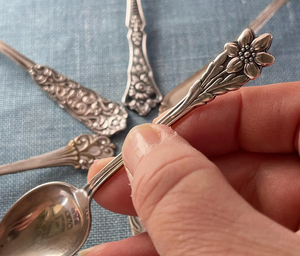 7 Piece Vintage Flatware Set <b>Gold</b> Tone Spoons Fork with Ornate Floral Handles <b>Gold</b> <b>Cutlery</b> Stainless Steel Royal Forks Knives - Product Image 2
