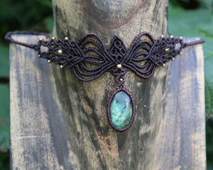 สร้อยคอทรงกลมทำจากไม้ไผ่ถักแบบมาคราเม่สไตล์คลาสสิกประดับพลอยสีฟ้าระยิบระยับ บริษัทมังกัลเมย์ คอร์ปอเรชั่น ขายส่งเครื่องประดับ - Product Image 4