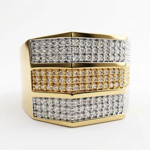 Bague statement géométrique large en or jaune 14 carats sertie de diamants pavés 0,69 ct, bijou de luxe pour homme - Product Image 2