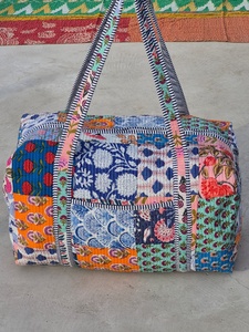 Sac de voyage en toile imprimé à la main avec motifs floraux, bleu et rose, grande capacité, fermeture éclair textile - Product Image 4