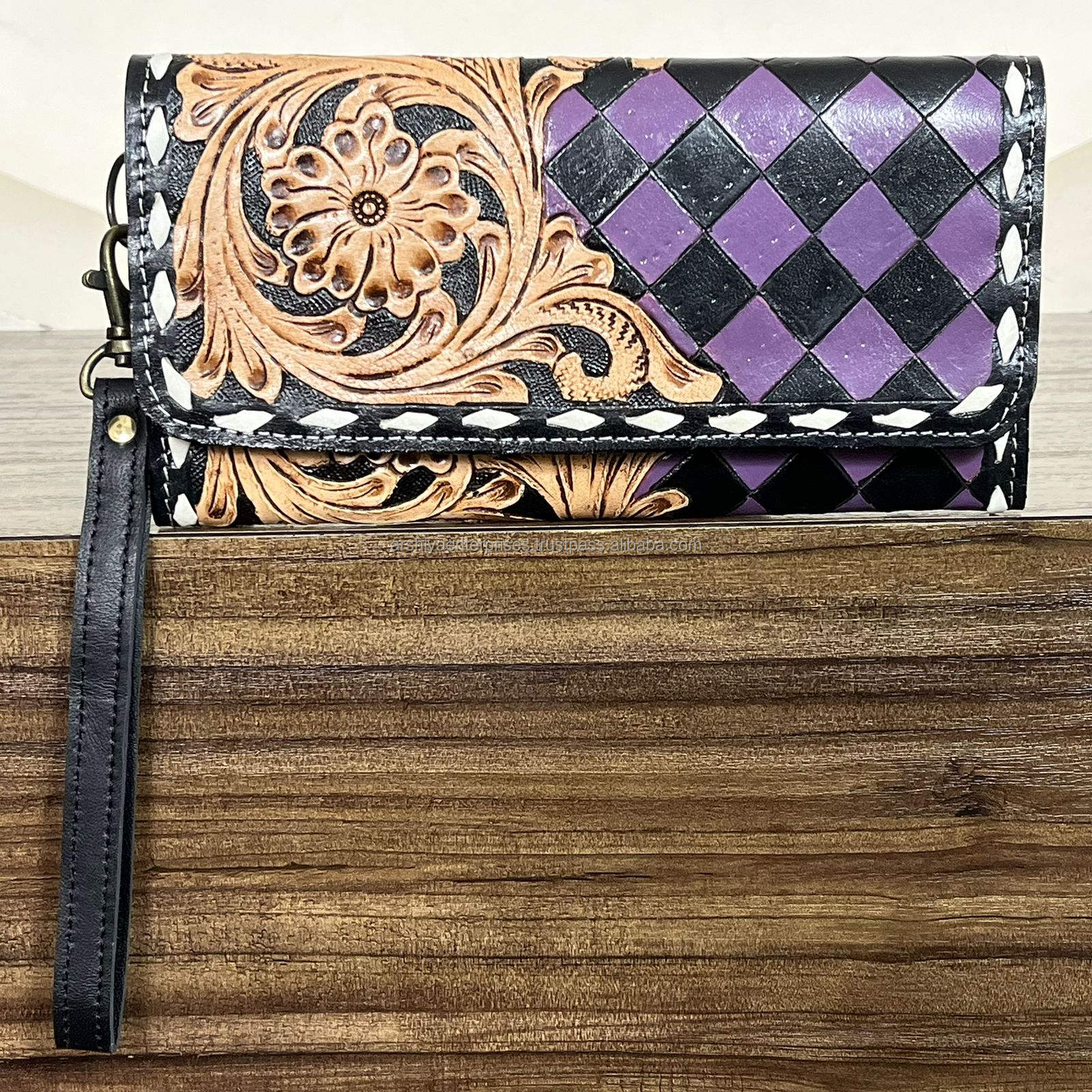 À carreaux violets et noirs