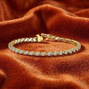 Bracelet tennis en moissanite, bracelet à maillons fins, bijoux de mode pour femmes, finition dorée, bijoux élégants pour tous les jours, cadeau - Product Image 4