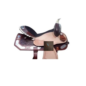 Silla de montar western de cuero marrón con diseño floral y de ondas, grabada a mano, para carreras de barriles, con conchos de cristal, asiento de gamuza negra y estampado metálico - Product Image 3