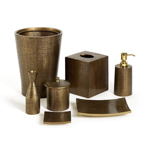 Juego de accesorios de baño de lujo en oro antiguo con un elegante acabado de metal cepillado y martillado, disponible a precios de mayorista. - Product Image 5