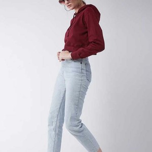 Haut court à capuche personnalisé pour femme, 100 % coton, avec logo frontal, idéal pour le yoga, le sport et l'entraînement, écologique, séchage rapide, service OEM – Collection Hiver 2026 - Product Image 5