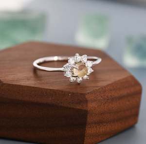 แหวนซิทรินแท้ทรงรัศมีประดับเงินสเตอร์ลิง แหวนพลอยซิทรินธรรมชาติ แหวนคริสตัลรูปดอกไม้ - Product Image 1