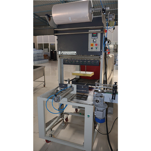 Machine d'emballage sous film rétractable semi-électrique à haute rigidité, vitesse maximale de 40 BPM, meilleures performances, haute productivité pour les boissons gazeuses et les produits chimiques - Product Image 1