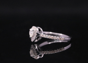 Nouvelle Collection Montre Bague Moissanite Premium à Sertissage Griffe pour Fiançailles, Mariage et Anniversaire - Product Image 2