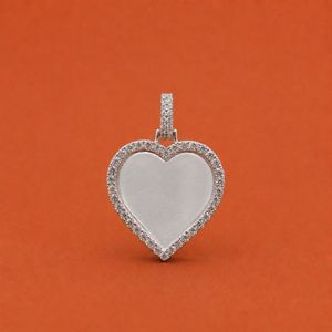Joyería de Recuerdo Personalizada en Forma de Corazón con Plata y Diamante Moissanita - Product Image 1