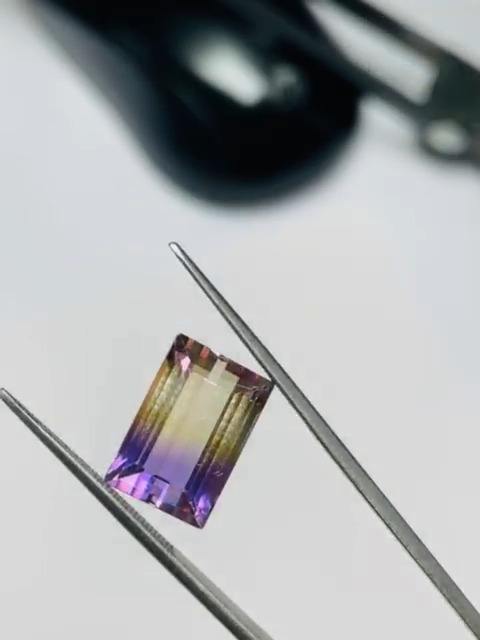 เหลืองและม่วง