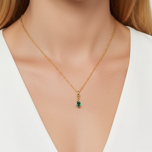 Collar con Colgante de Esmeralda de Corte Ovalado Vintage en Oro Amarillo de 9K, Diamante Cultivado en Laboratorio de 0.5 Ct - Product Image 3