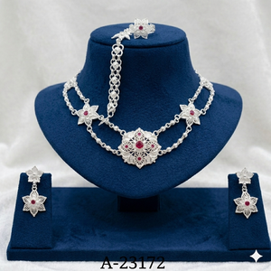 ชุดเครื่องประดับทองชุบสำหรับผู้หญิงจาก MOLL JEWELLERS ประกอบด้วยสร้อยคอและต่างหูประดับเพชรซิคอน เหมาะสำหรับงานแต่งงาน งานหมั้น งานครบรอบ และเป็นของขวัญในงานปาร์ตี้ - Product Image 1