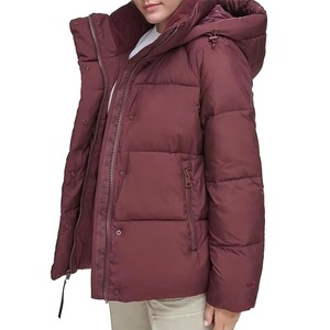 Chaqueta de Invierno Acolchada Color Borgoña para Mujer, con Capucha, Cierre de Cremallera, Manga Larga, Relleno Grueso de Poliéster, Largo Regular - Product Image 6
