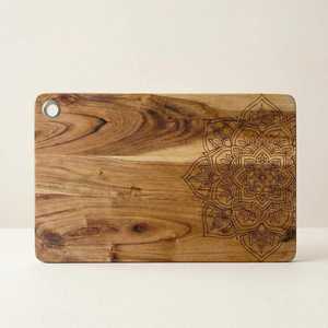 Planche à découper en bois Mandala faite à la main |   Planche à découper en bois d'acacia massif |   Décoration de cuisine rustique - Product Image 3