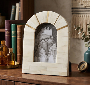 Cadre photo en bois rustique blanc vieilli avec couvercle en verre, prêt à poser sur table et à accrocher au mur, design moderne - Product Image 5