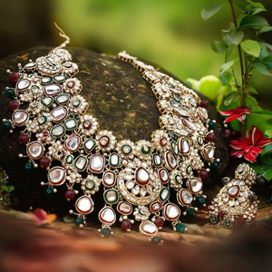 Ensemble de collier semi-nuptial en perles Kundan avec boucles d'oreilles en pierres précieuses - Bijoux fins - Product Image 3
