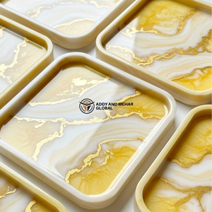 Plateau Minimaliste en Marbre Jaune – Plateau Carré Décoratif et de Service en Résine Faite à la Main - Product Image 3