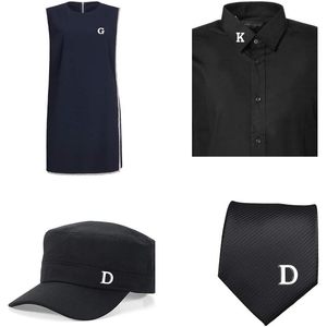 Broche inicial 2025, alfileres, alfiler de solapa del alfabeto para hombres y mujeres con aleación de zinc perla y letras de negocios para regalos e insignias de cuello - Product Image 2