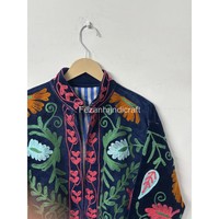 Veste matelassée en velours tricoté à la main, broderie Suzani cousue à la main avec doublure intérieure en coton, broderie ouzbèque, deux poches latérales, pour l'extérieur