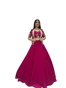 เสื้อครอปท็อปดีไซน์เนอร์สำหรับงานเทศกาลผู้หญิง สไตล์เลเฮนกาโจลี แบบเสื้อแจ็คเก็ต สำหรับงานปาร์ตี้และงานแต่งงาน ตกแต่งด้วยงานปักดิ้นและเลื่อม - Product Image 1