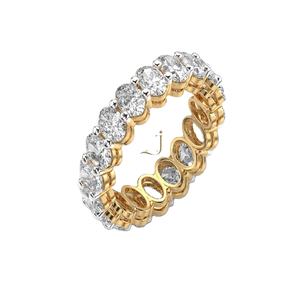 Anillo de Lujo de Plata de Ley Bañado en Oro con Moissanita y Diamantes Engastados en Puntas, Banda Fina Apilable - Product Image 3