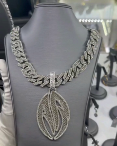 จี้เพชรโมอิสซาไนต์ทรงกลมแบบกำหนดเองได้ พร้อมตัวอักษร  วัสดุเงินแท้ 925 ชุบทอง  แบบฮิปฮอป ได้รับการรับรองจาก GRA  เครื่องประดับสำหรับผู้ชาย - Product Image 1