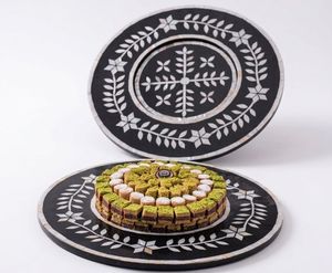 Árbol de chocolate árabe de lujo en madera con tapa de cristal, 4 compartimentos, bandeja decorativa islámica para aperitivos de Ramadán Kareem. - Product Image 6