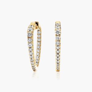 Boucles d'oreilles créoles Inside Out Triangle 1 CTW en or blanc avec diamants de laboratoire - Product Image 3